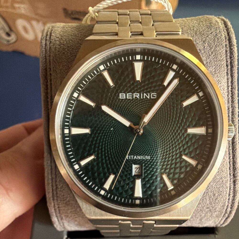 BERING Titanium Quartz Men's Watch navy Dial Date Silver Bracelet 50m 15239-777